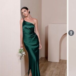 Revelry classic emerald size 4, worn once. Tailored to 5”4  height